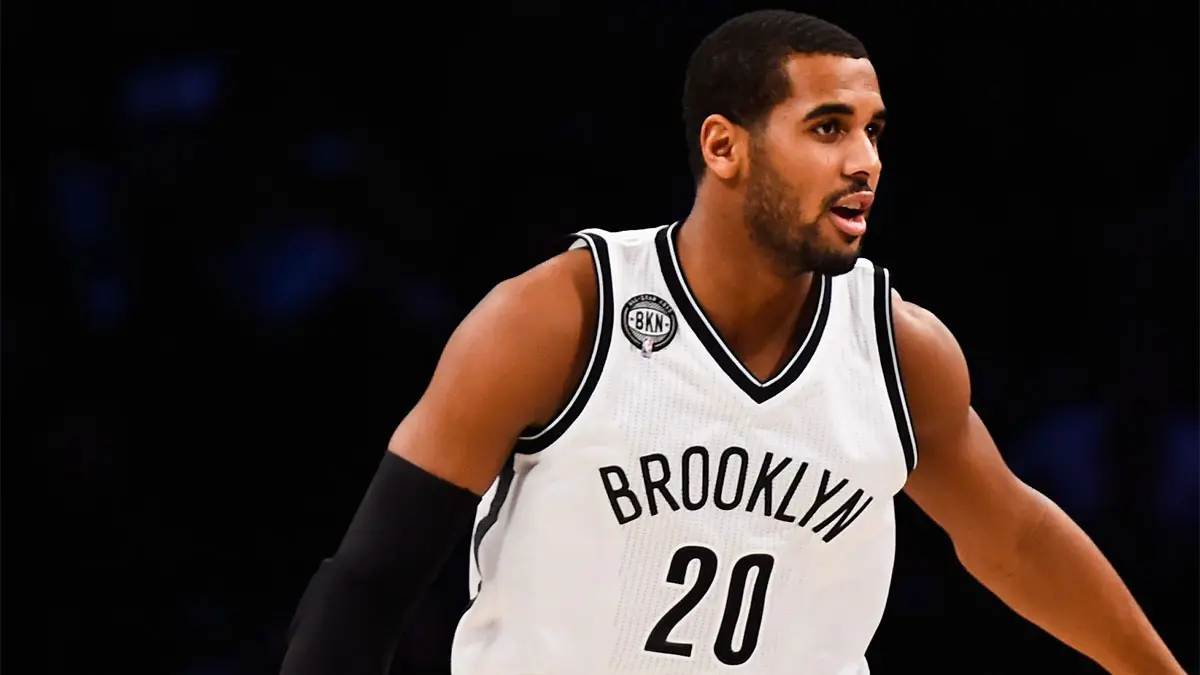Ani bir açıklama ile duyurdu! Brandon Davies basketbolu bıraktı