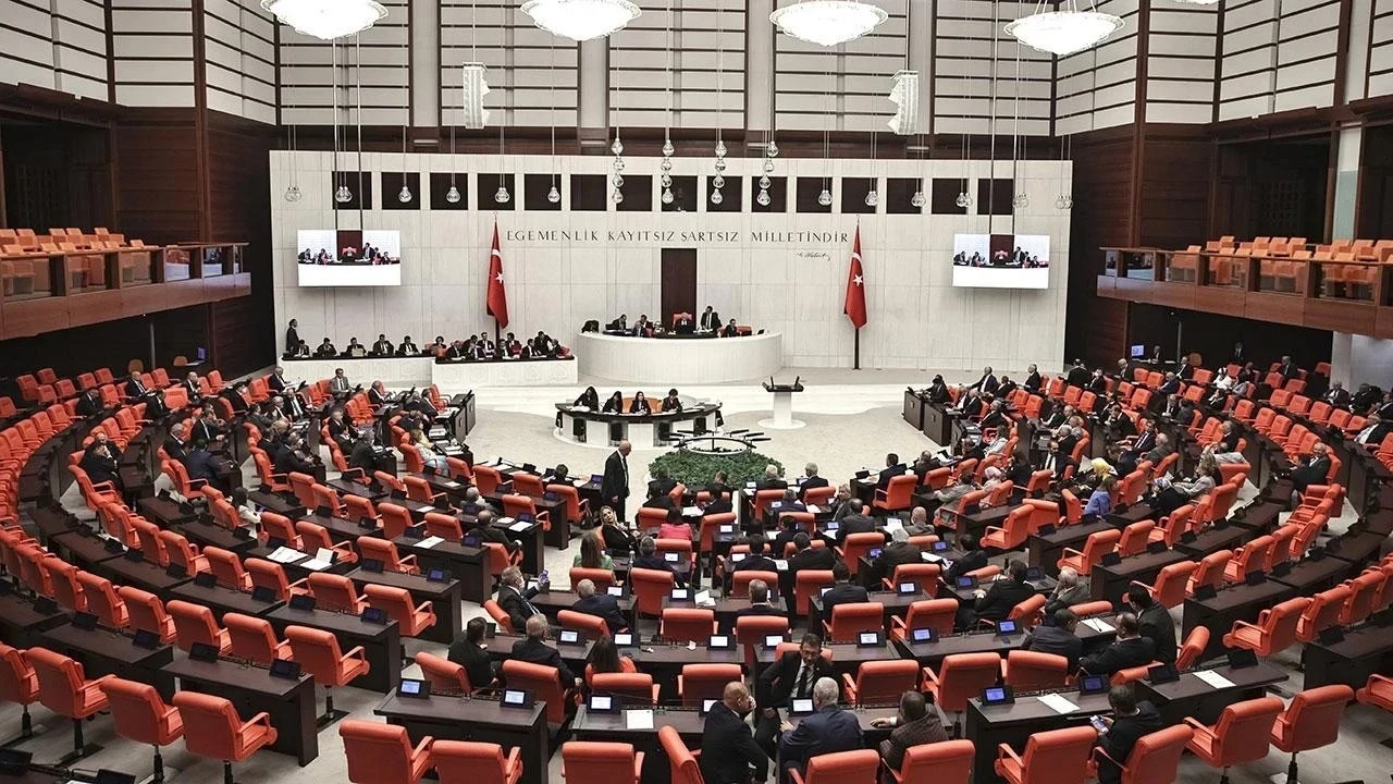 Gözler TBMM’de! Yeni resmi tatil geliyor: Tarih belli oldu