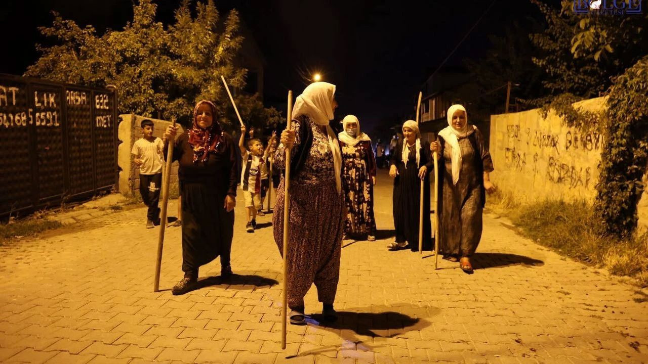 Van'da kadınlar, sopalarla uyuşturucuya karşı nöbet tutuyor