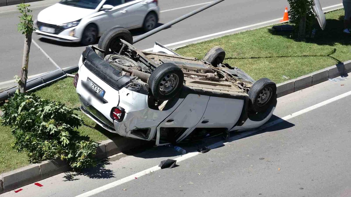 Malatya'da altgeçitte otomobiller çarpıştı: 3 yaralı