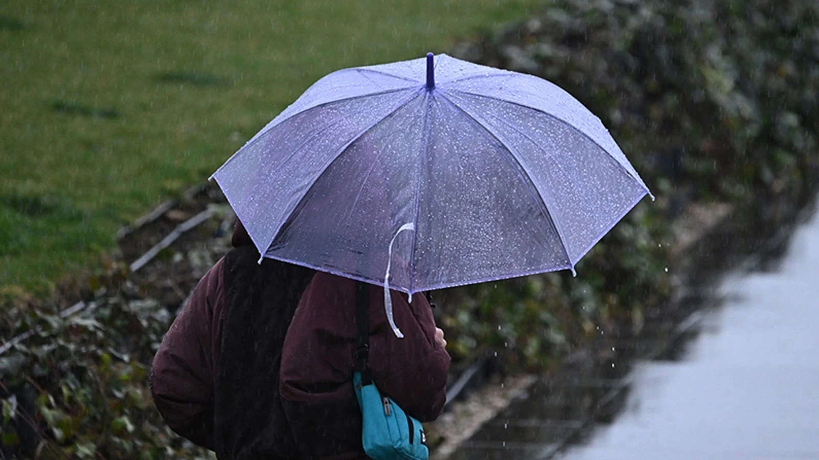 Bu illerde yaşayanlar dikkat! Meteoroloji'den kuvvetli rüzgar ve sağanak uyarısı!