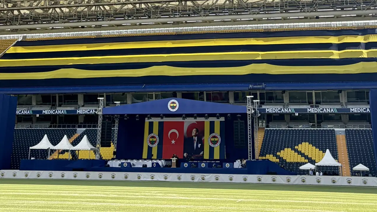 Fenerbahçe'de seçim günü: Hakan Safi ve Aziz Yıldırım başkanlık için yarışıyor