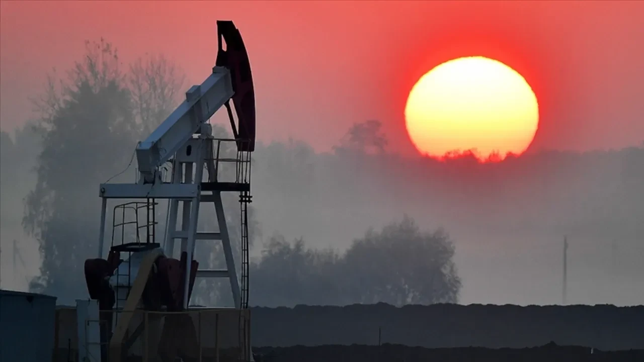 Brent petrol yönünü aşağı çevirdi! İşte günün ilk rakamları