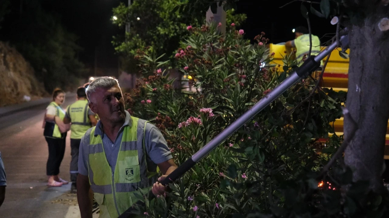 Bodrum'da 150 Kişilik Ekiple Emin Anter Bulvarı'nda Gece Mesaisi