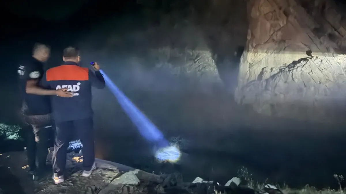 Habur-2 Çayı'nda kayıp genci arama çalışmaları ikinci gününde sürüyor