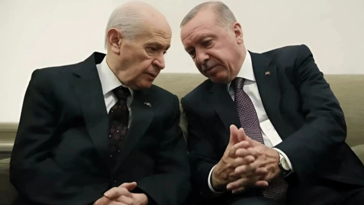 İktidar mahallesinde huzursuz olmayan kalmamış: Ekonomi bir yandan süreç öteki yandan