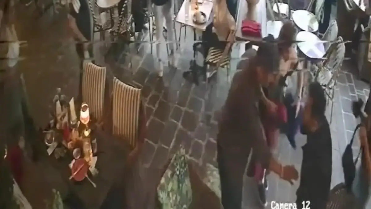 AVM'de vahşet: 'Dövmen çok güzel abi' dedi yaklaşıp bacağından vurdu