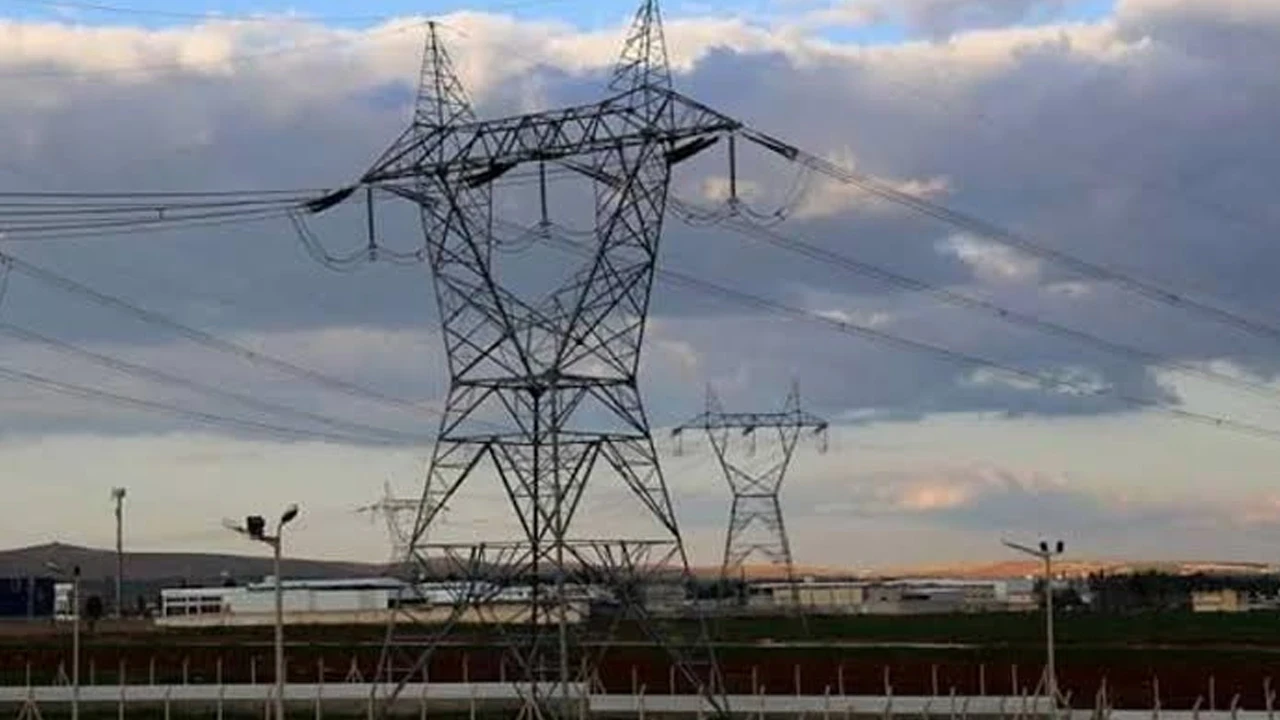 Türkiye’nin elektrik dengesi açıklandı: Üretim tüketimi aştı, zirve saat belli oldu
