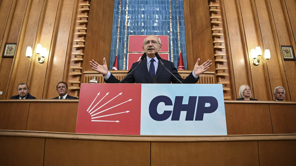 CHP'de kürsü savaşı! Kürsüye Kemal Kılıçdaroğlu mu Özgür Özel mi çıkacak?