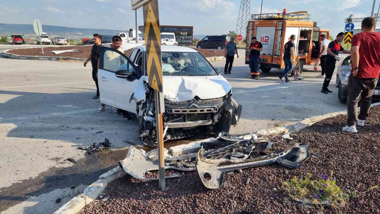 Kütahya’nın Domaniç ilçesinde kaza: 2 yaralı