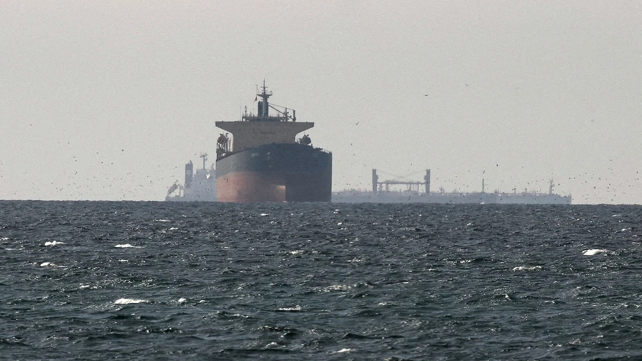 Hürmüz'de tanker krizi: İran üç tanesini durdurdu