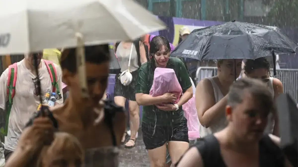 Sıcak havanın yerini sağanak yağışlar alıyor Meteoroloji 35 ili sarı ve turuncu kodla uyardı! Prof. Dr. Orhan Şen ve AKOM'dan açıklama geldi