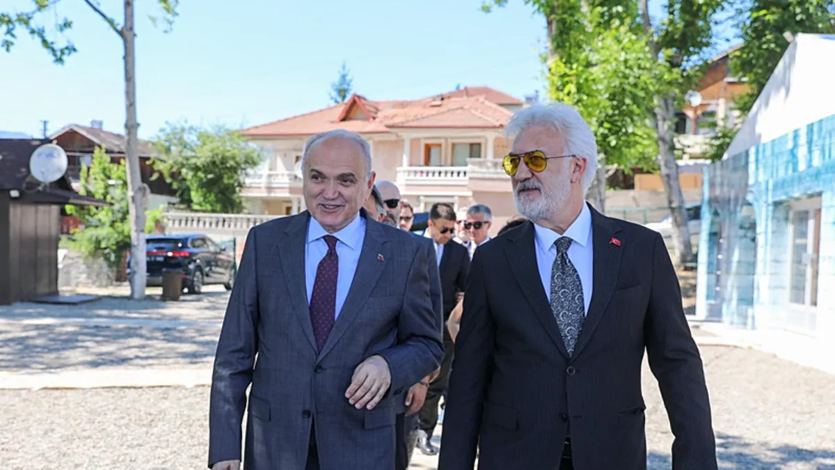 Devlet Tiyatroları Genel Müdürü Tamer Karadağlı Konuralp Antik Kenti’ne hayran kaldı: Burası gerçek bir hazine