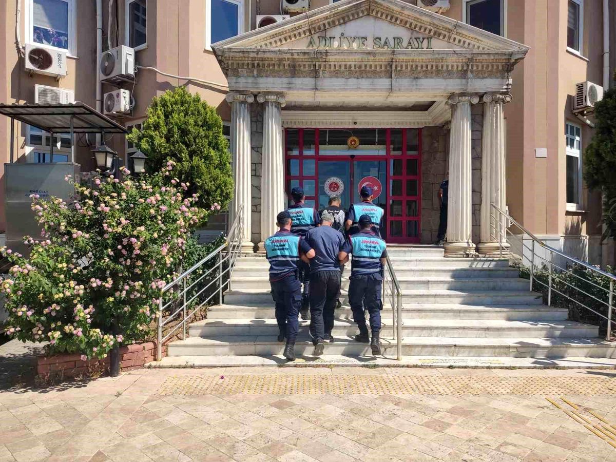 Didim'de 16 düzensiz göçmen yakalandı, 2 organizatör tutuklandı