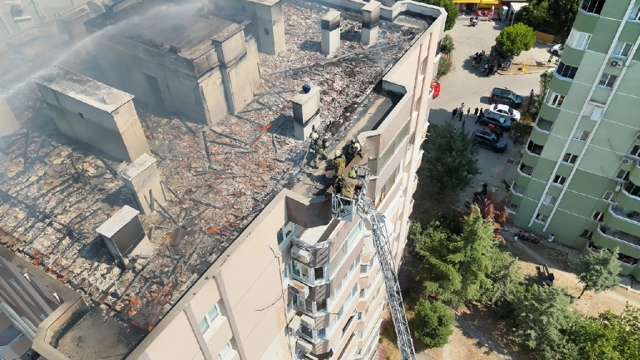 İzmir'de faciadan dönüldü: İtfaiyenin hızlı müdahalesi hayat kurtardı