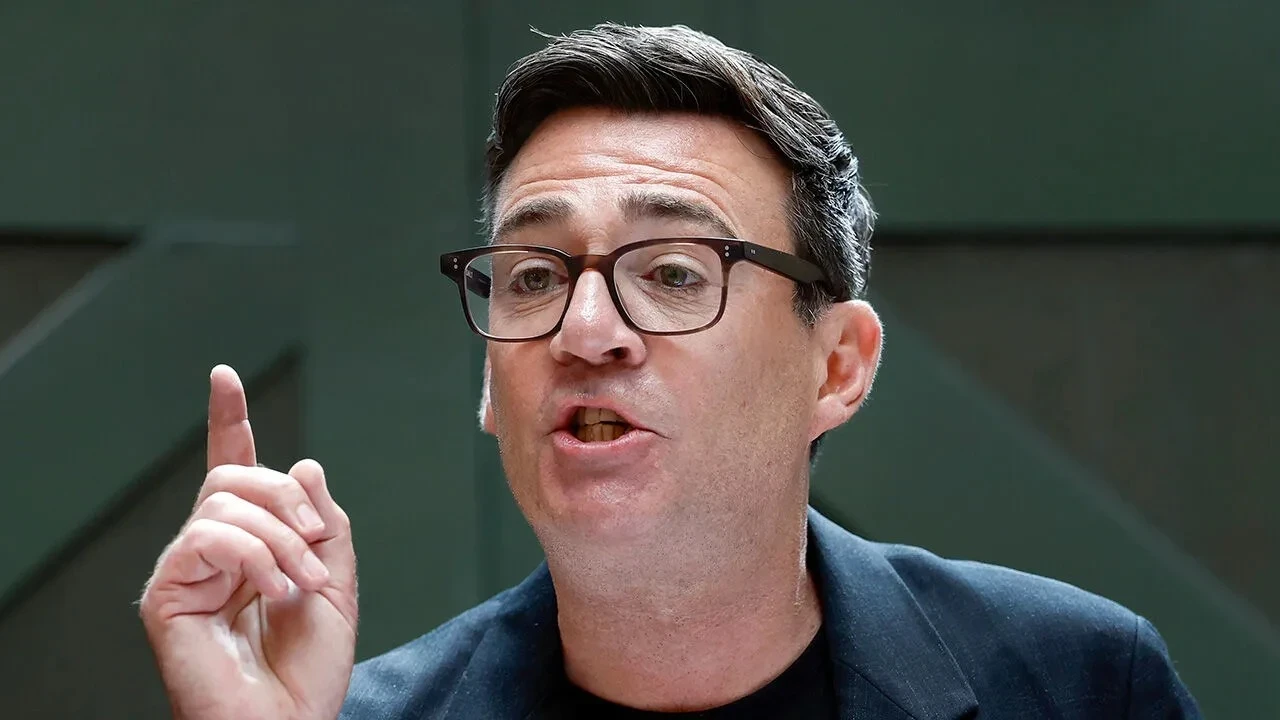 Andy Burnham İşçi Partisi'nin Gazze tutumuyla ilgili özür diledi