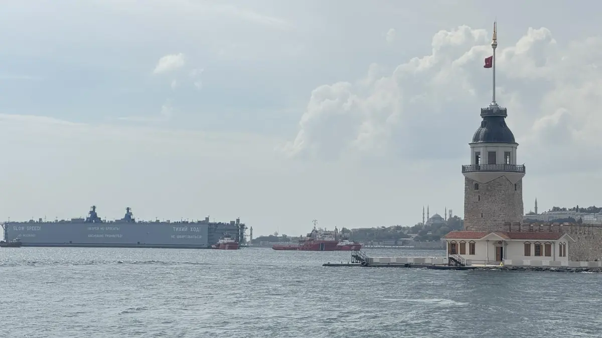 İstanbul Boğazı'nda gemi trafiği askıya alındı