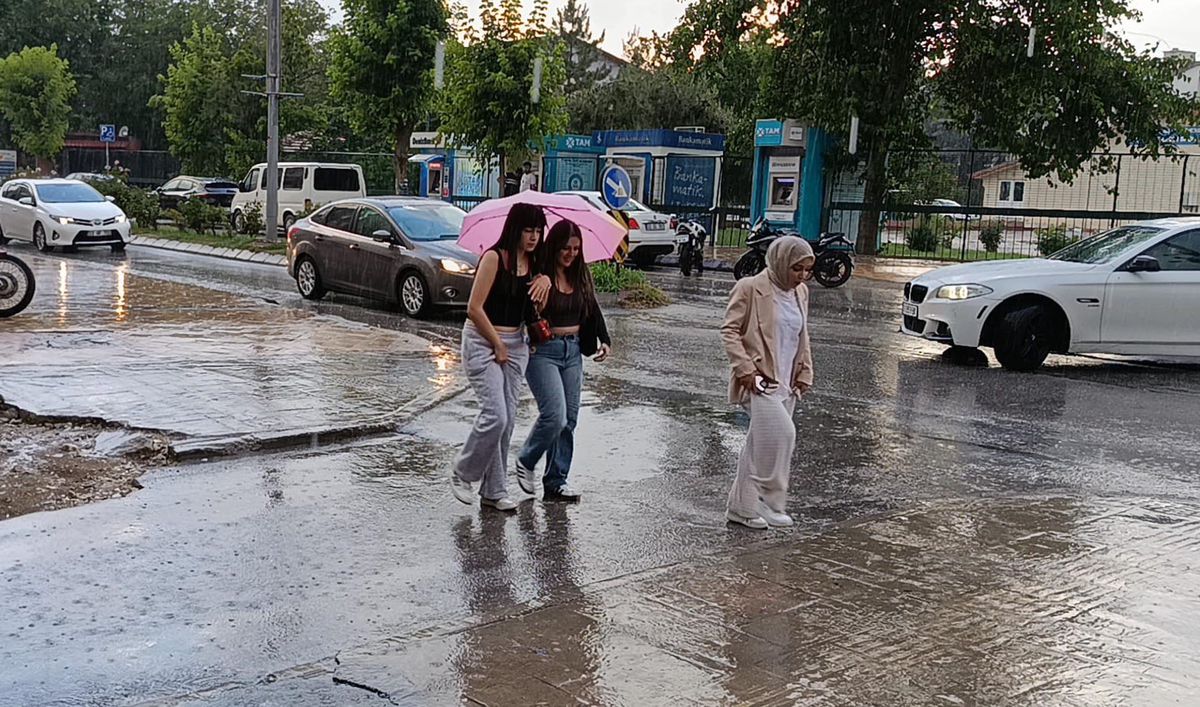 Edirne ve Kırklareli'de sağanak etkili oldu