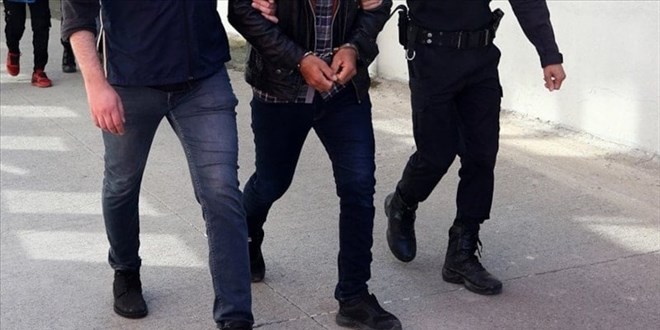 Tefecilik ve resmi belgede sahtecilik operasyonunda 3 şüpheli yakalandı