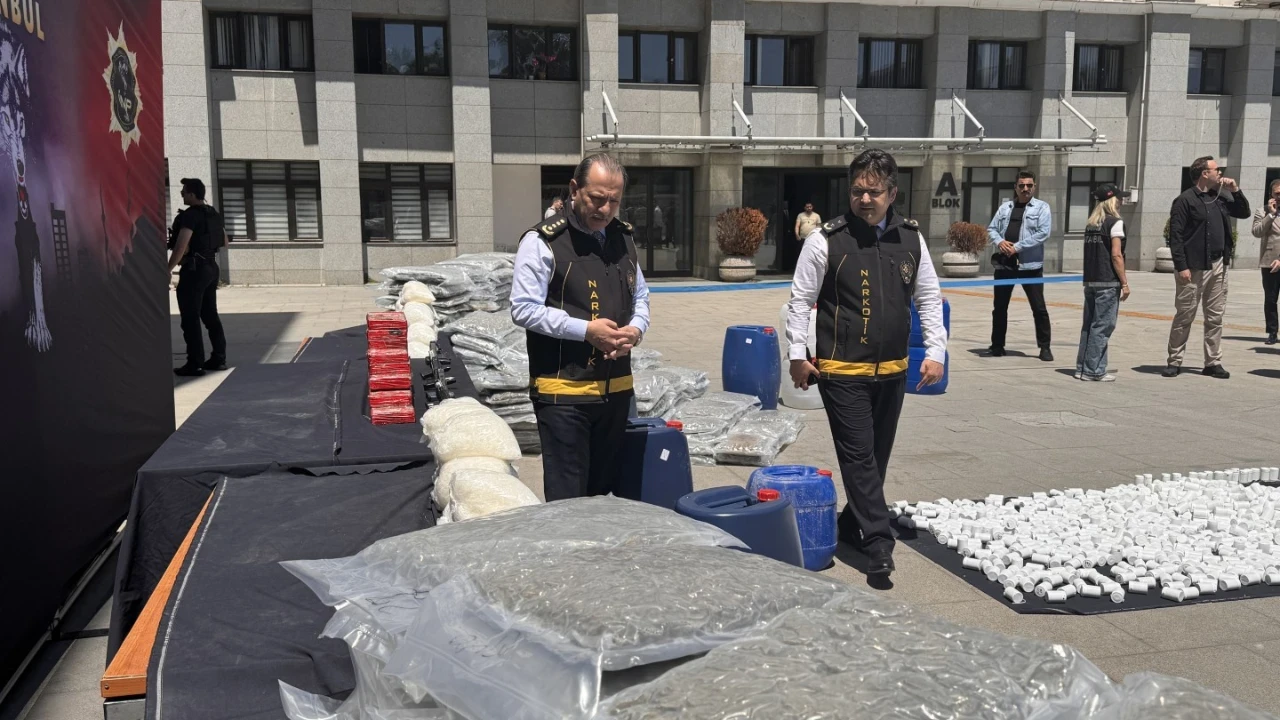 1 tondan fazla uyuşturucu Emniyet'te sergilendi