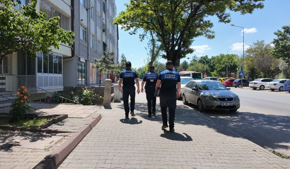 Kayseri'de zabıtalar marketlerde denetim yaptı