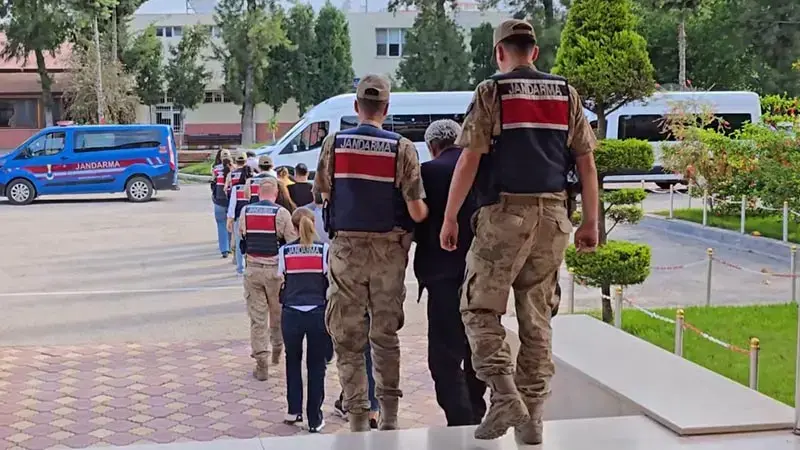 Usulsüz sağlık raporu düzenleyerek kamuyu 200 milyon TL zarara uğratmışlar; 4 tutuklama