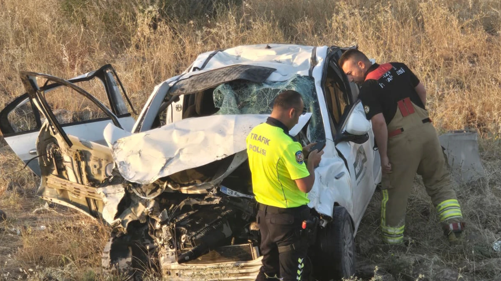 Şırnak’ta otomobil tarlaya uçtu: Ölü ve yaralılar var