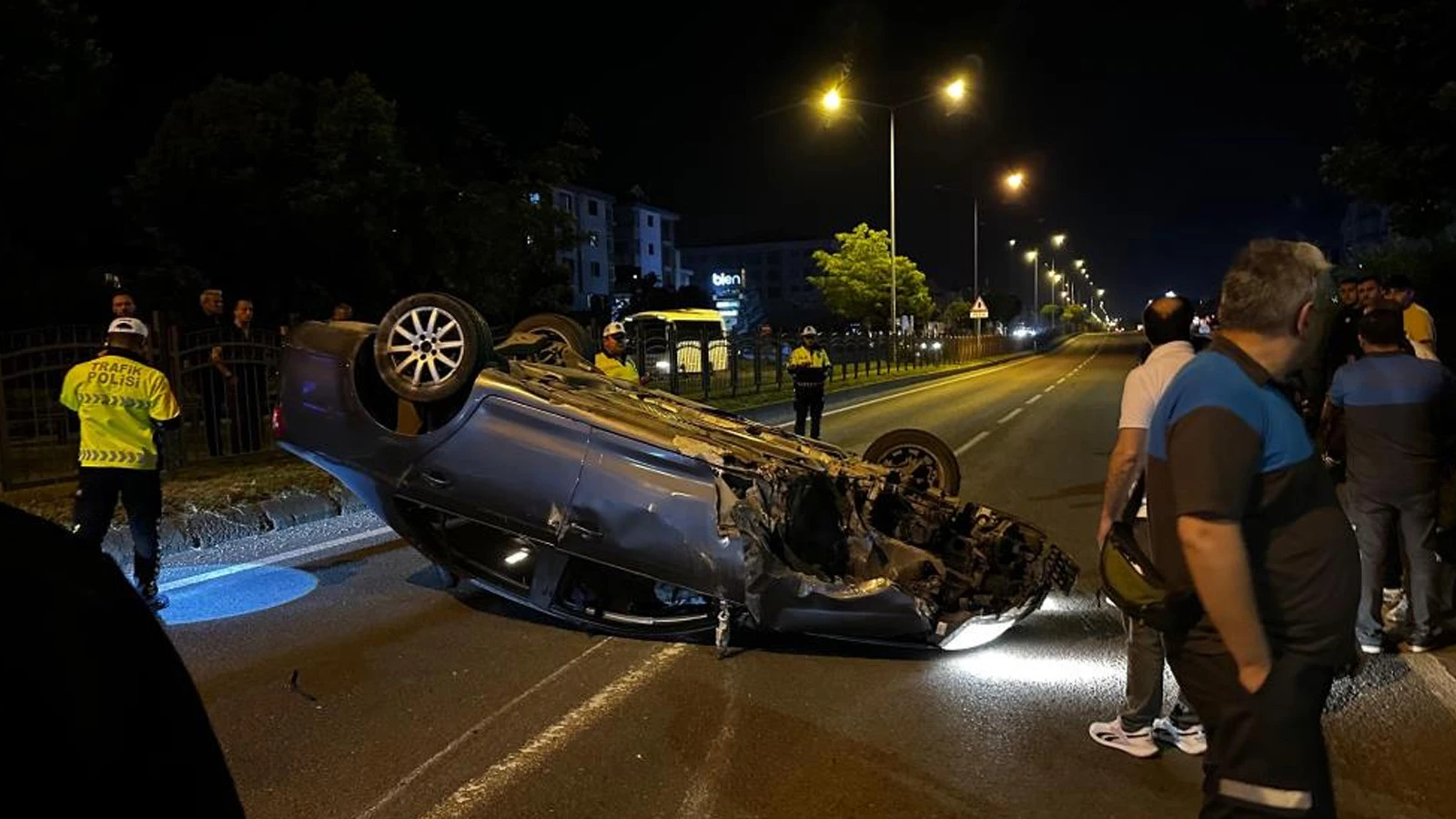 Bolu'da mucize gibi kurtuluş: Takla atan araçtan burunları dahi kanamadan çıktılar