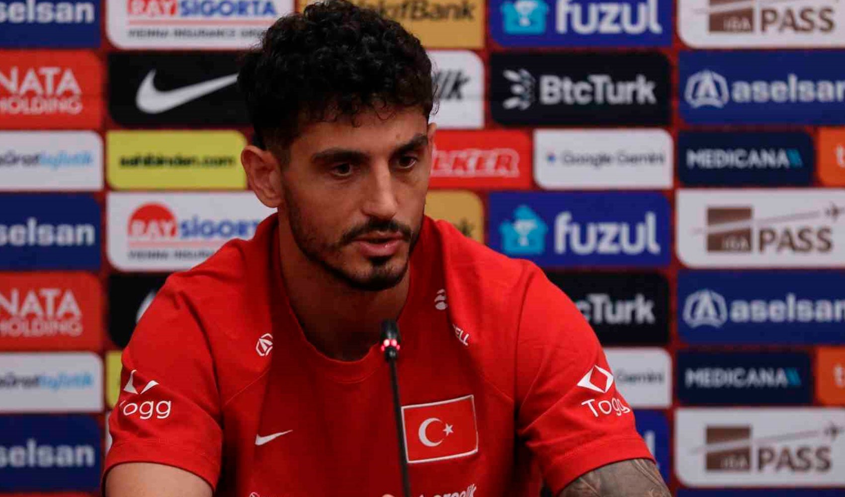 Samet Akaydin eleştirilere sitem etti: 'Bir insanın saçına, bıyığına laf etmek çok başka bir boyut'