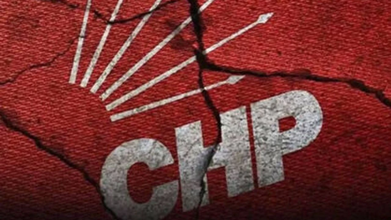 CHP'de iki isim partiden ihraç edildi!