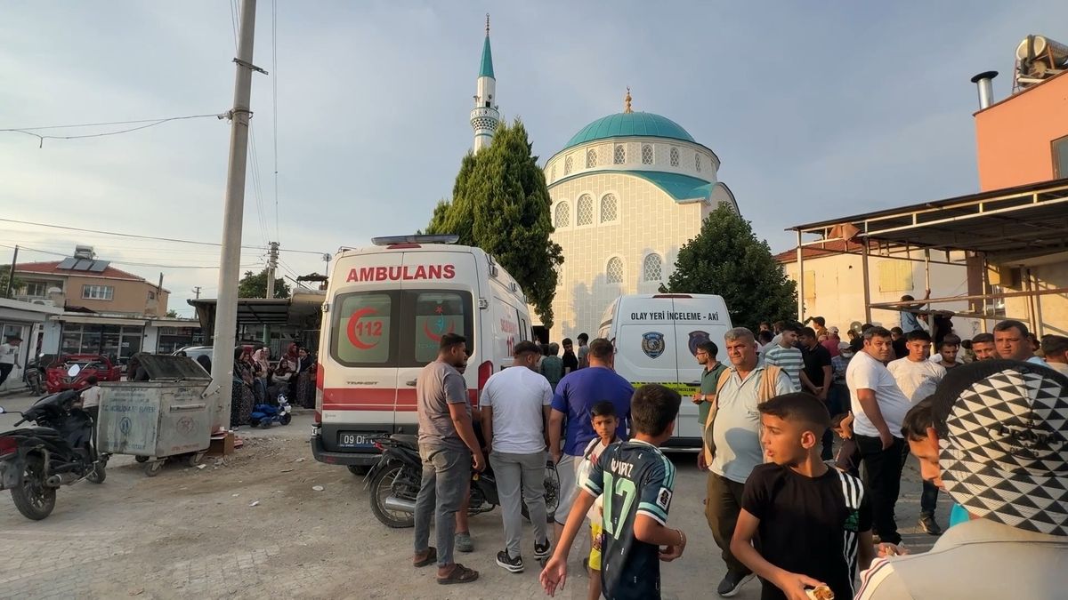 Cami inşaatında 2 işçi iskeleden düştü: 1 ölü, 1 yaralı