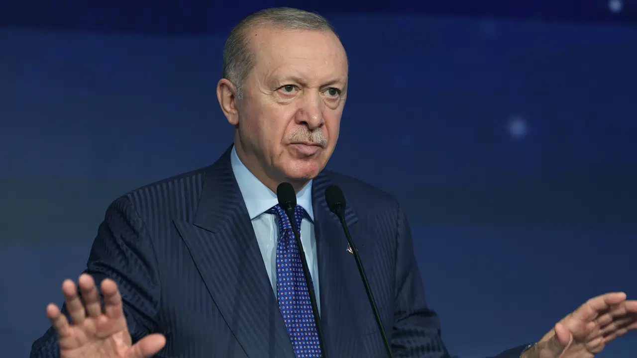 'Türkiye'ye yerleşin' çağrısı yaptı! Erdoğan uluslararası firmalara böyle seslendi: 'Operasyonlarını Türkiye'den yönet, avantajlardan yararlan'