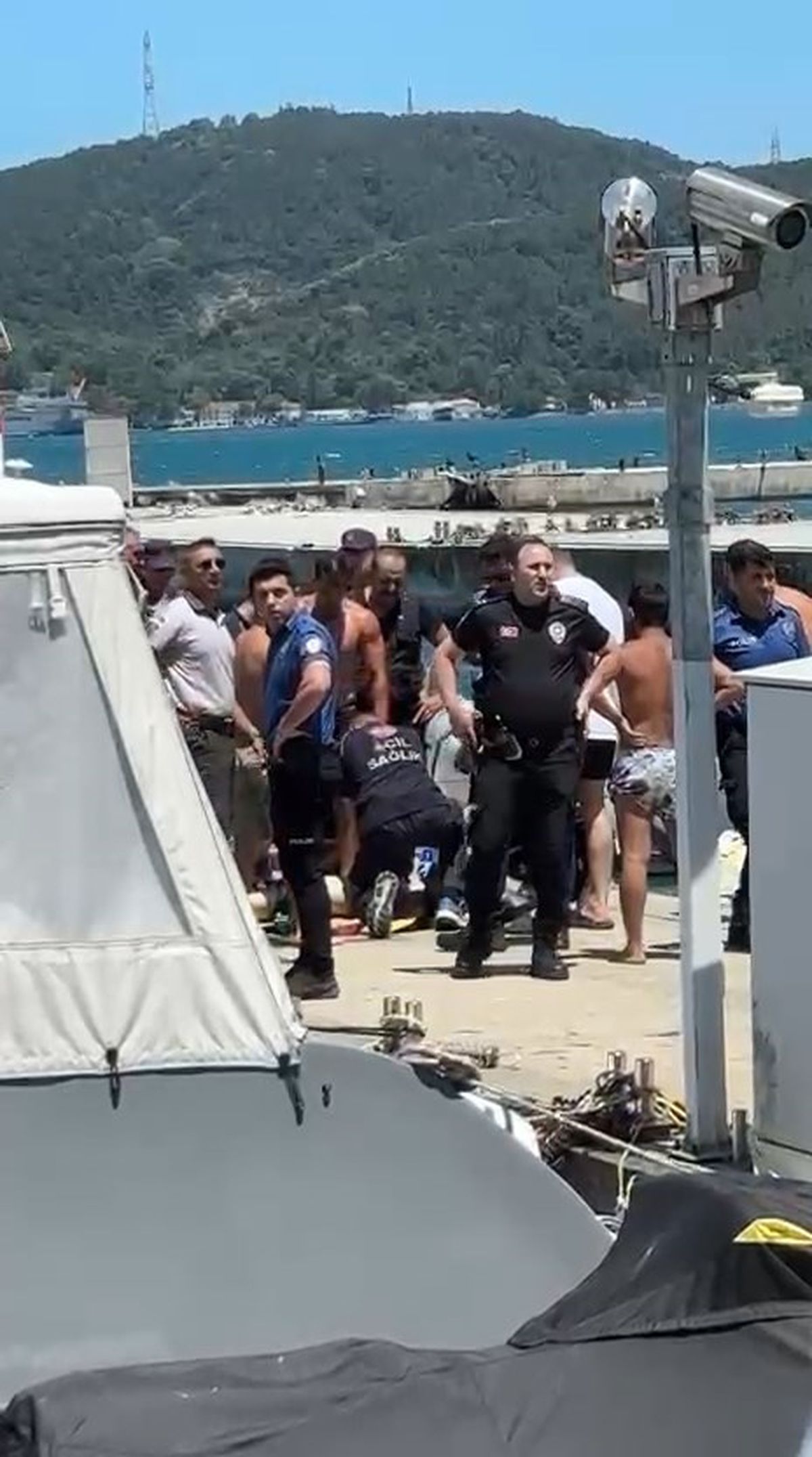 Sarıyer'de denizde boğulma tehlikesi geçiren çocuk hastaneye kaldırıldı