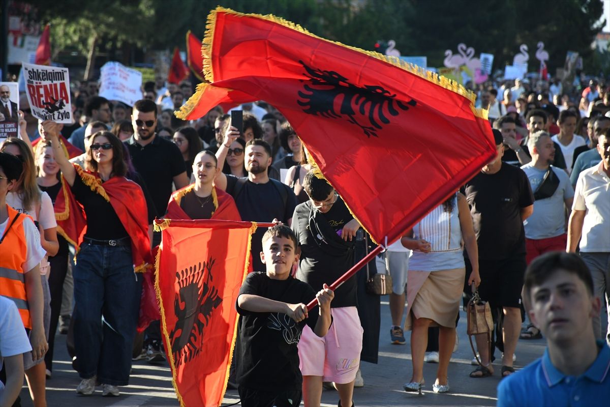 Arnavutluk'ta Trump Bağlantılı Turizm Projesi Protestoları Devam Ediyor