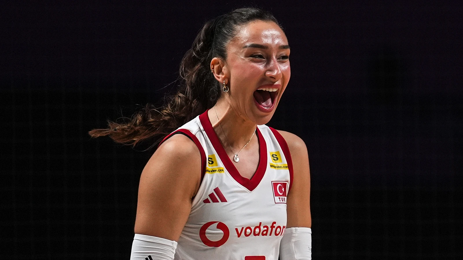 A Milli Kadın Voleybol Takımı oyuncusu Hande Baladın: "Kanada da güçlü bir koça sahip, bu sebeple zor olacağını biliyorduk"