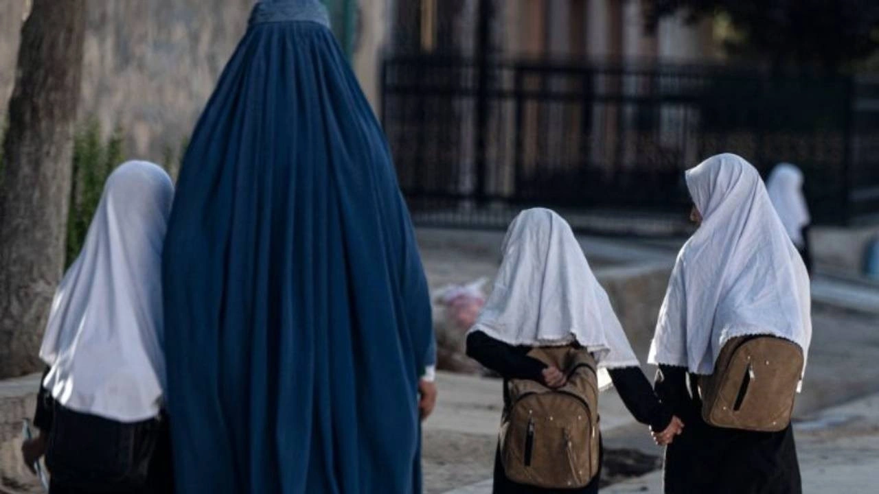 Taliban’dan insan haklarını hiçe sayan düzenleme! Çocuk evliliklerinin önü resmen açıldı