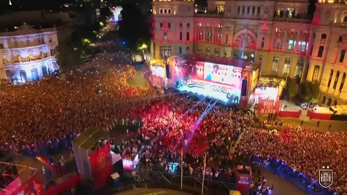 İspanya, şampiyonluğu Madrid'de 2 milyon kişiyle kutladı