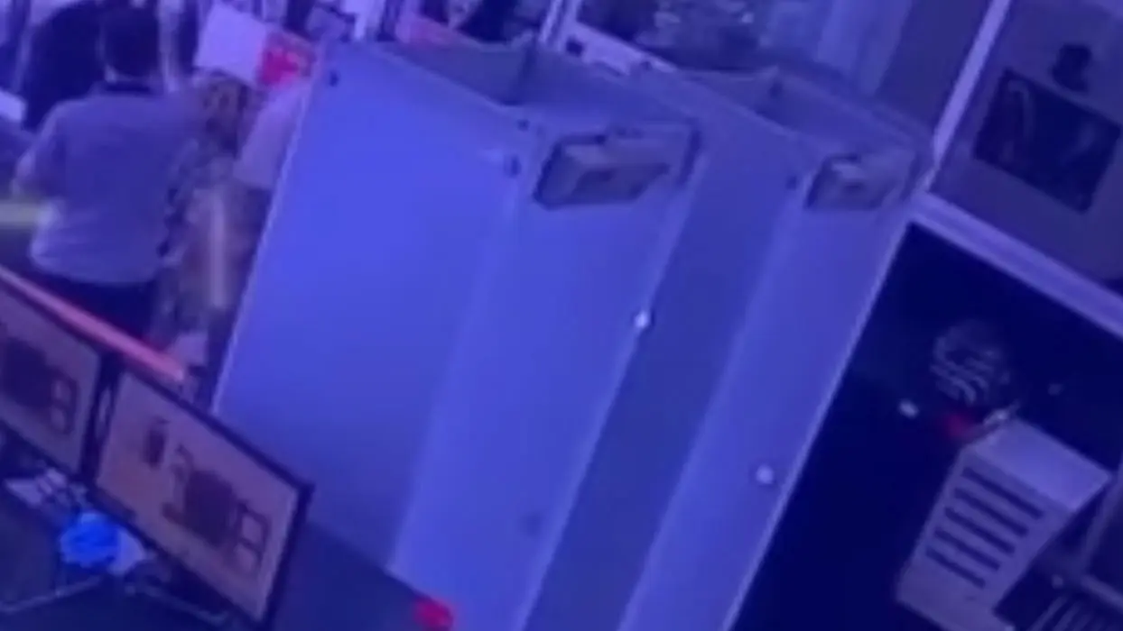 X-ray cihazı ele verdi! Adliyeye silahla giriş yapmaya çalıştılar