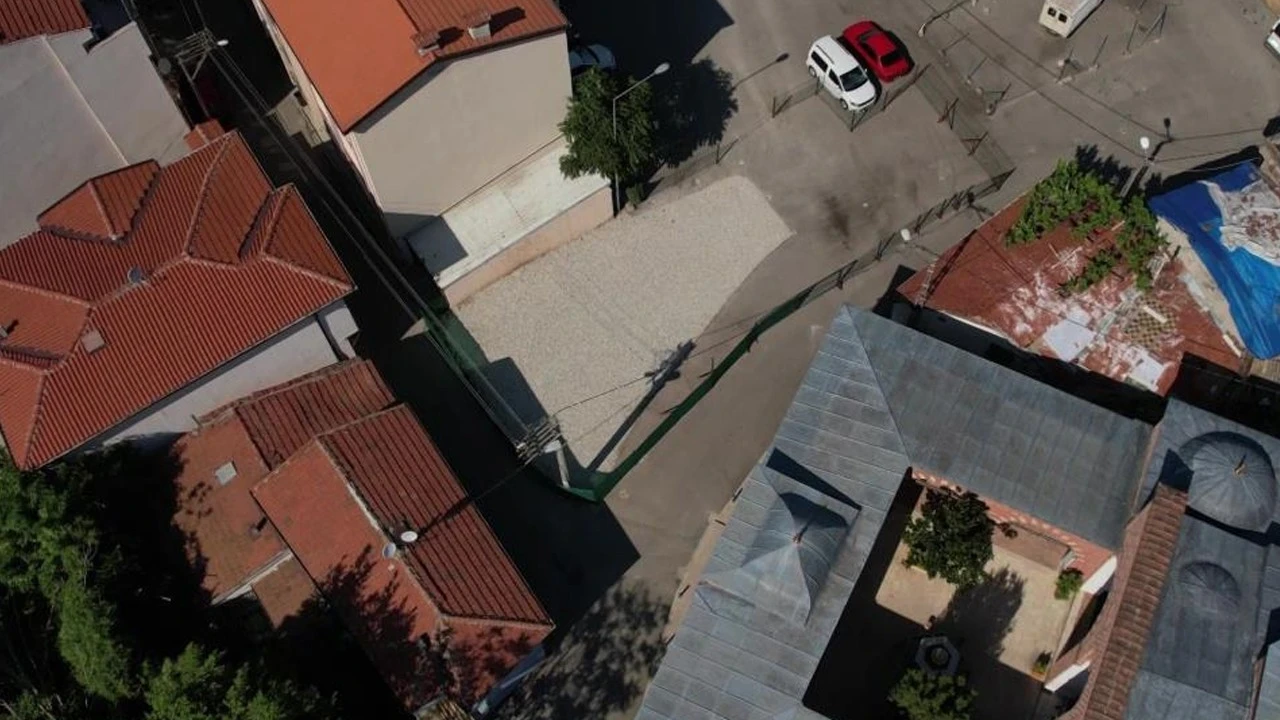 Bursa'da tarihi mezar otopark oldu