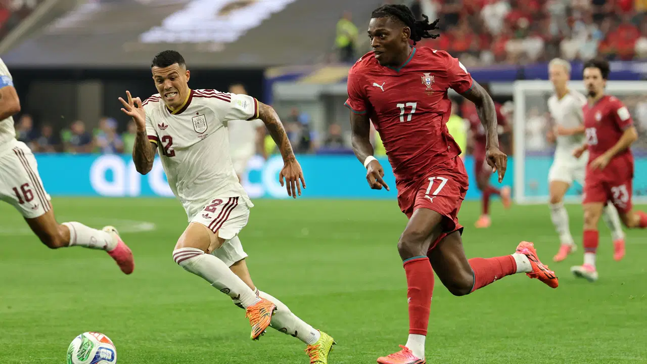 Fenerbahçe'den Ermedin Demirovic ve Rafael Leao açıklaması: Transfer iddialarına yanıt gecikmedi
