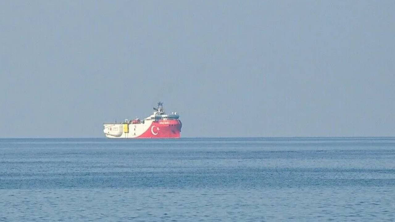 Oruç Reis Akdeniz'de yeniden sahada: Türkiye Kıbrıs'a doğalgaz hattı için Navtex duyurdu