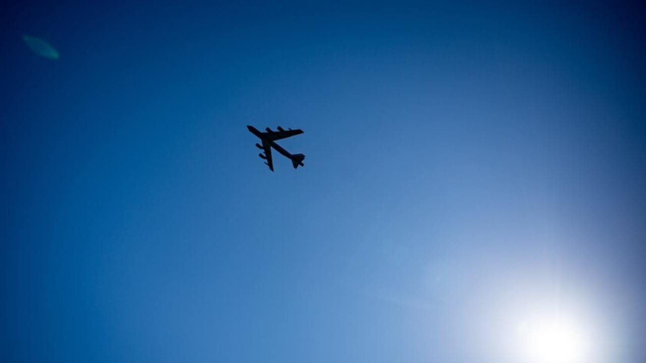 ABD Hava Kuvvetleri'ne ait B-52 Stratofortress uçağı düştü