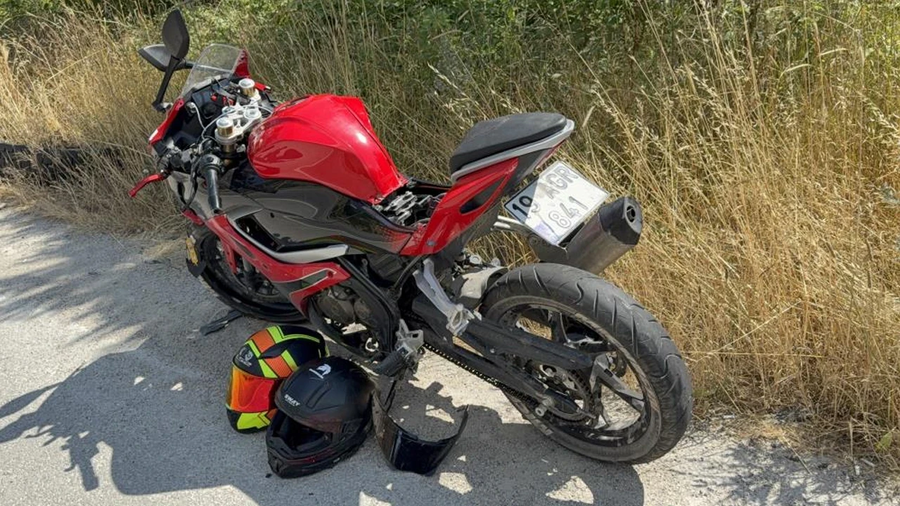 Samsun Atakum'da motosiklet tıra arkadan çarptı: 2 yaralı