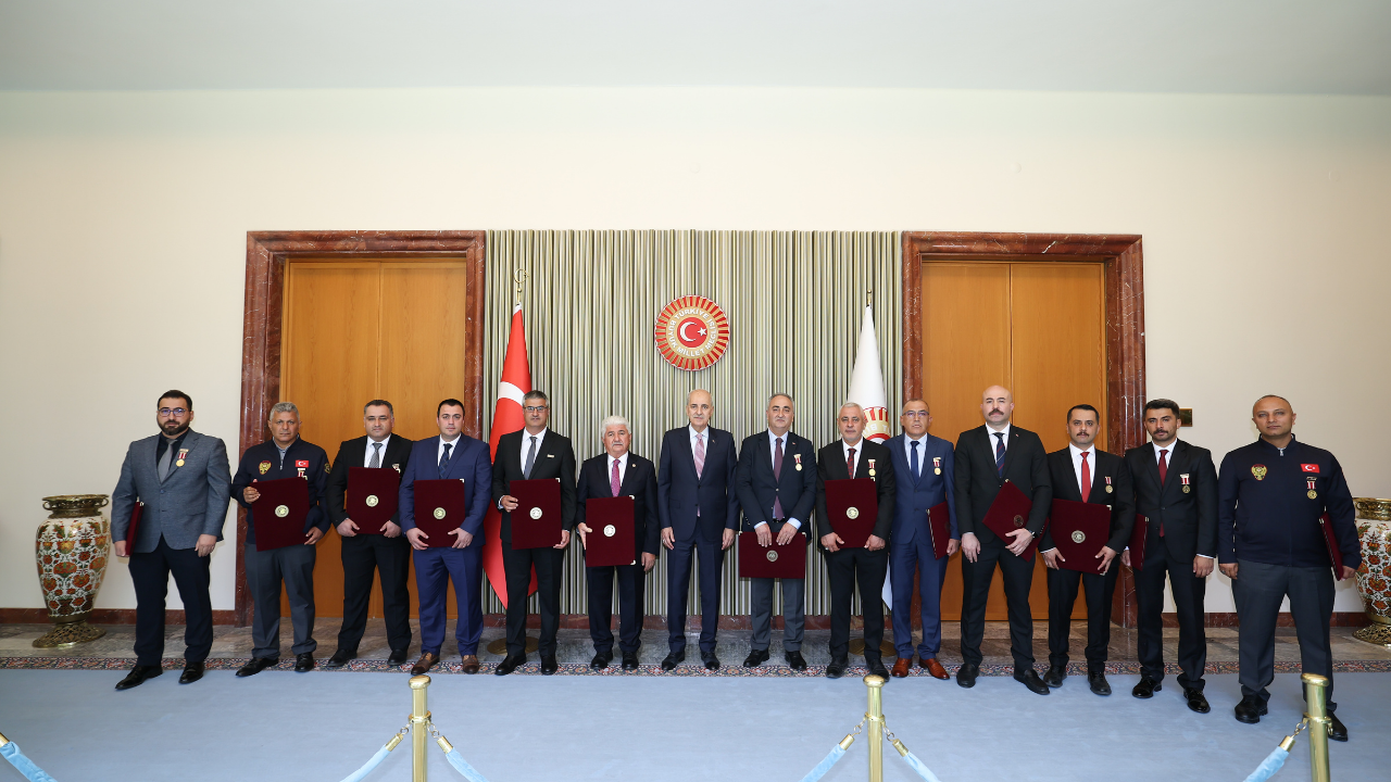 TBMM Başkanı Kurtulmuş'tan 15 Temmuz gazilerine "Teşekkür Beratı" takdimi