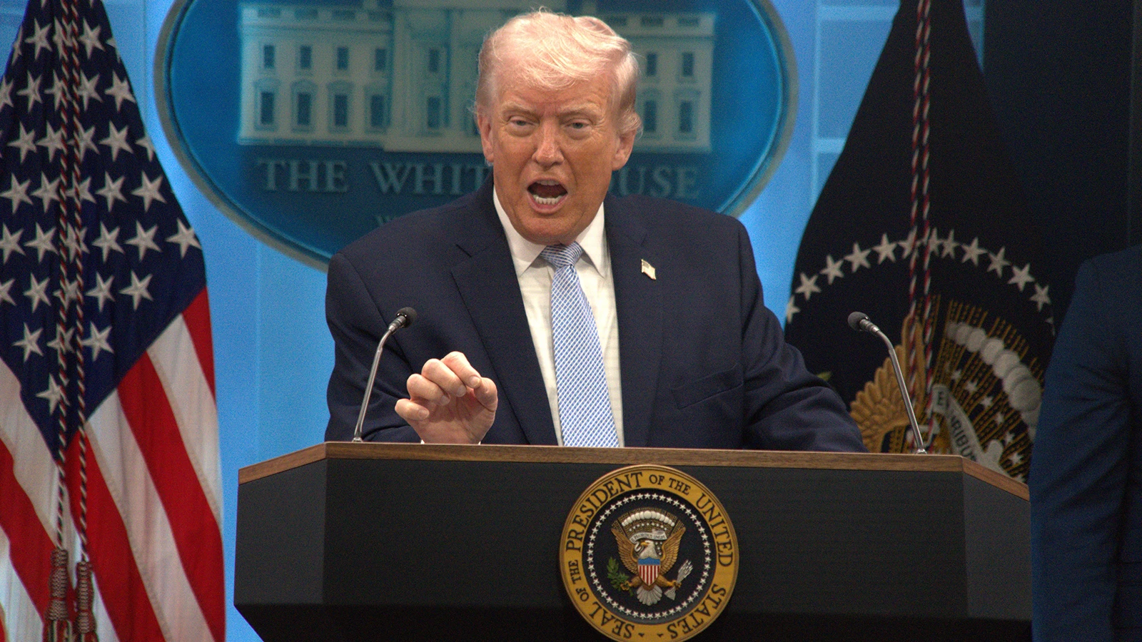 Trump: Husiler saldırılara devam ederse İran'ı sorumlu tutacağız