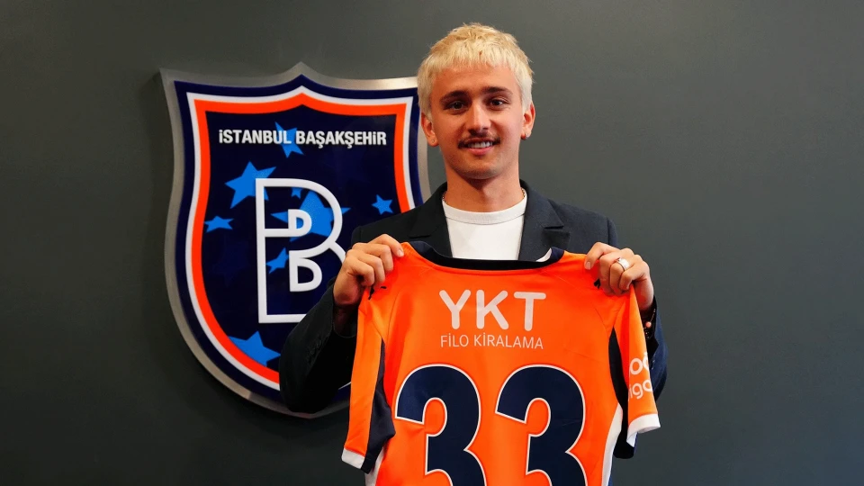Başakşehir'den ilk transfer geldi: Polonyalı futbolcu Michal Karbownik resmen açıklandı | Süper Lig transfer haberleri
