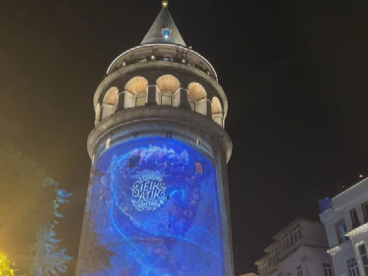 Galata Kulesi’nde Sıfır Atık Haftası için ışık gösterisi