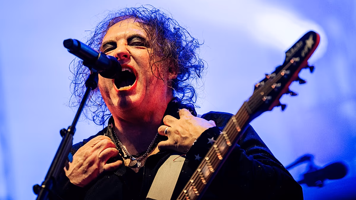 The Cure'dan Robert Smith Dünya Kupası devre arası şovuna sert çıktı