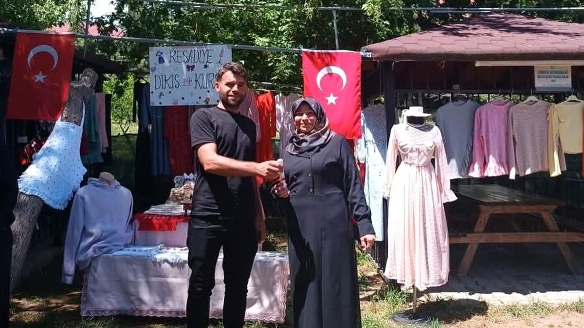 Sandıklı'da dikiş nakış kursu sergisi yoğun ilgi gördü
