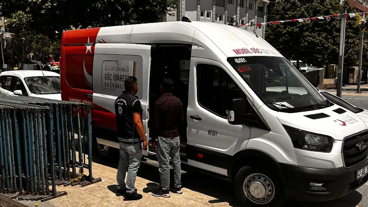 İki ilde düzensiz göçmen operasyonu: Sınır dışı işlemleri başladı